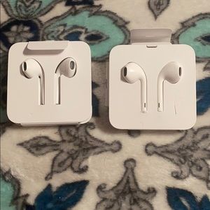 Apple earphones corded